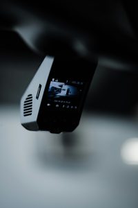 Dashcam-Aufnahme bei Nacht